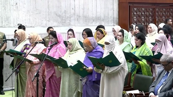 শপথ নিলেন সংরক্ষিত নারী আসনের ৪৯ এমপি