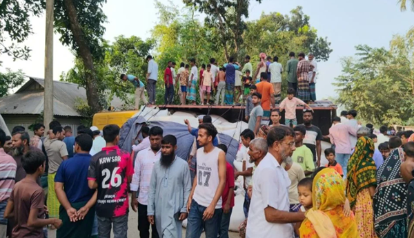 ট্রাক্টরের ধাক্কায় অটোরিকশার ৫ যাত্রী নিহত