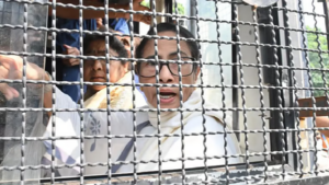 দিল্লিতে মমতা বন্দ্যোপাধ্যায় আটক