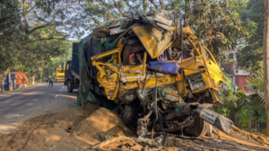 নাটোরে বাস-ট্রাক সংঘর্ষে নিহত ১২